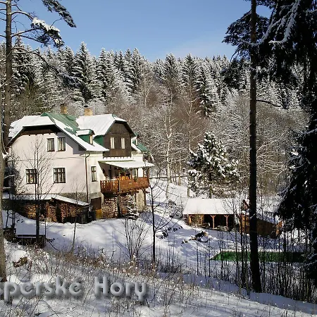 Gasthuis Penzion U Lebedu Kasperske Hory